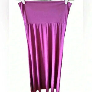 Lularoe small raspberry Maxi‎ skirt. NWT . T shirt feel.